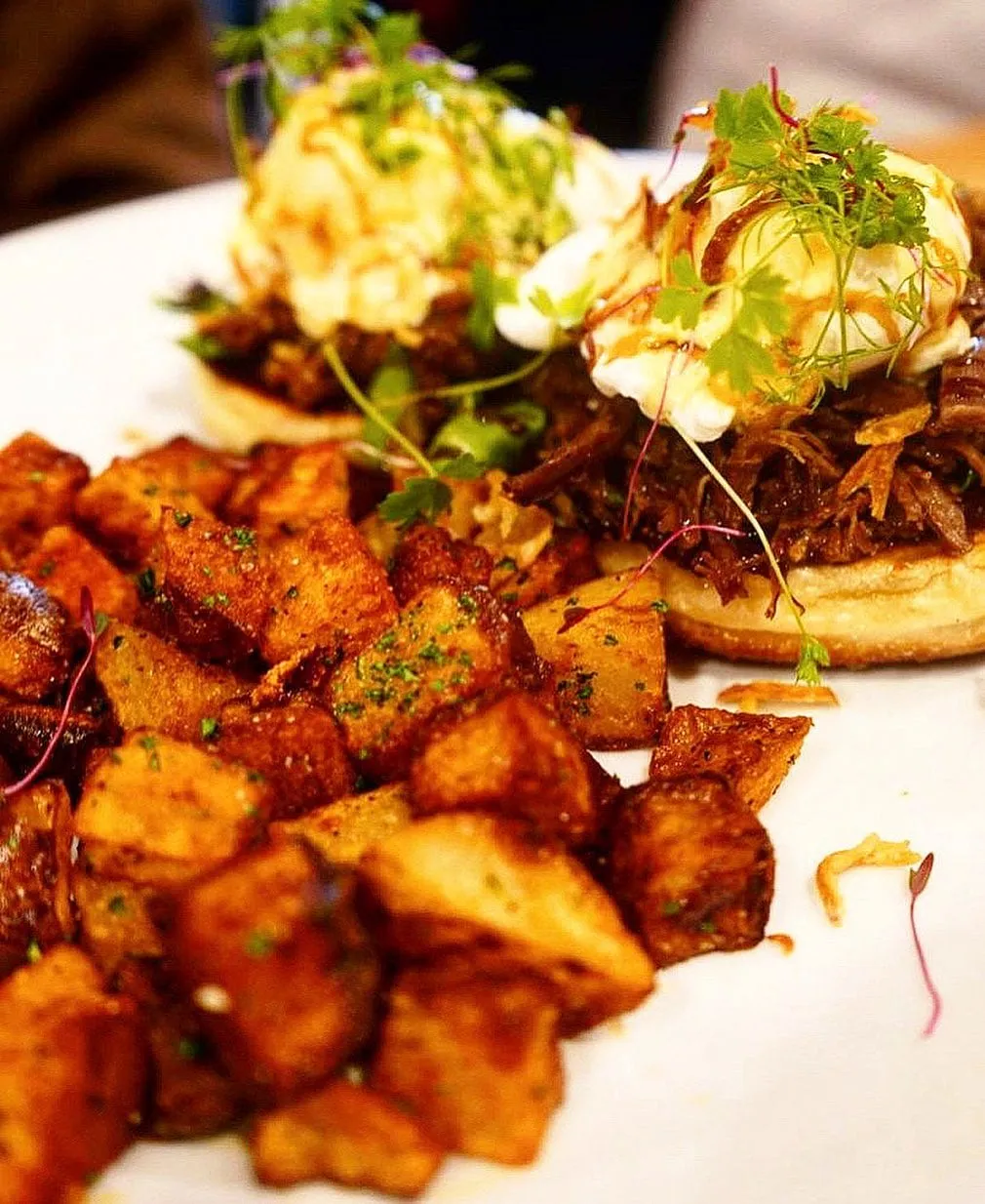 Smoked pulled pork benedict