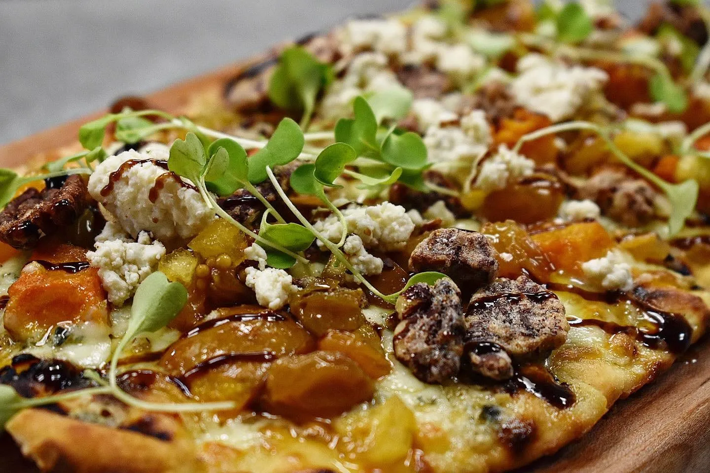 Seasonal flatbread, goat cheese & balsamic
